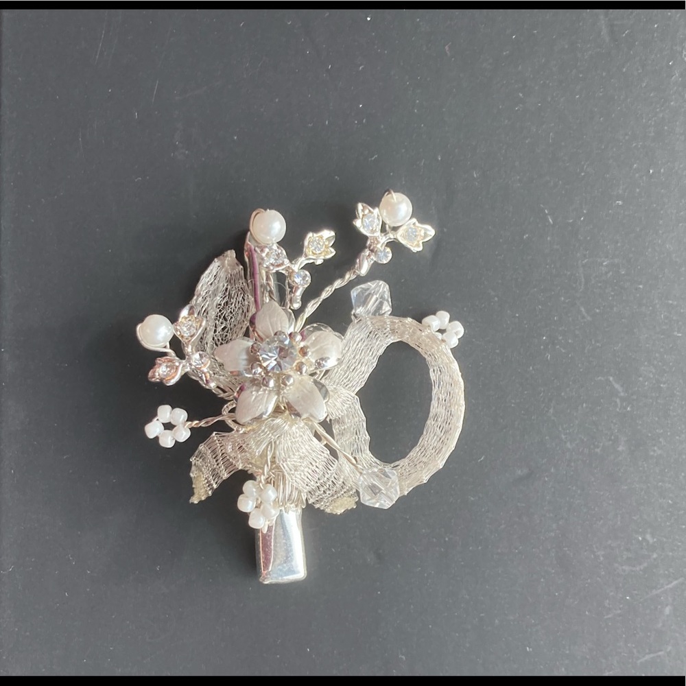 Alfred Angelo silver alligator hair clip - Picture 3 of 3